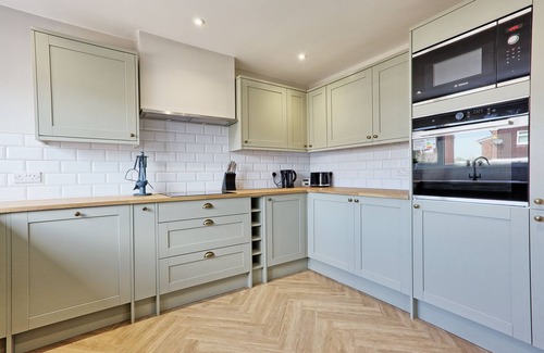 Feering House | Sleeps 8, Wifi, Whole House, Spacious, Refurbished