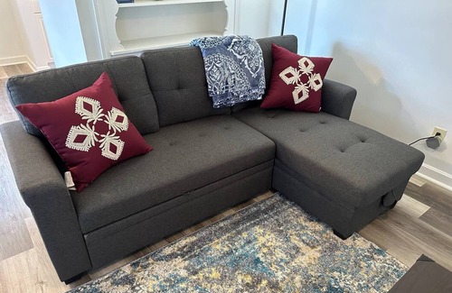 Boardman House | Sleeps 8, YSU, Fairgrounds, Wi-Fi, EV1 charging, Remote worker, Crib, Pets