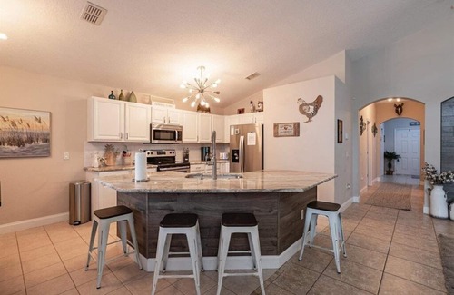 Highgate Park House | Sleeps up to 10 people in this fully equipped- Legacy Park Home