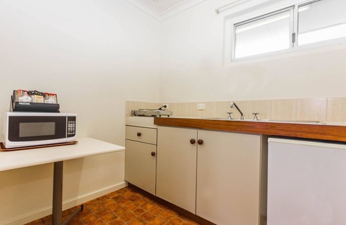 Centennial Park Hotel | Sleepwell Motel