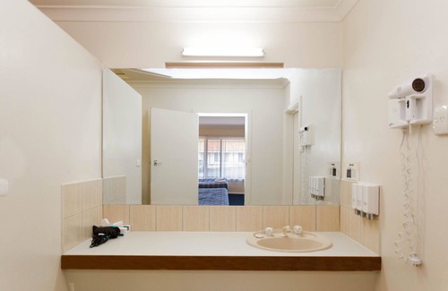 Centennial Park Hotel | Sleepwell Motel