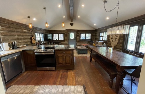 Allenspark Cabin | Sleepy Hollow @ Ferncliff- with Hot Tub and Steam Showers