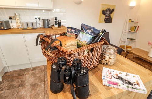 Denton Cottage | SLEEPY HOLLOW, pet friendly, with a garden in Dover