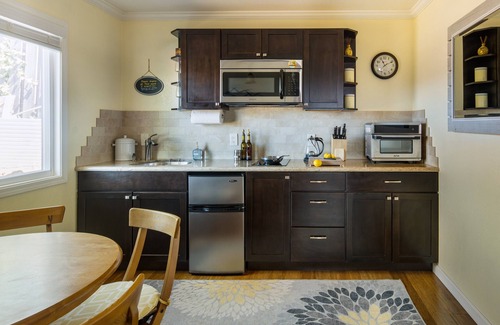 Castro Valley House | Slice of Heaven with Gated Parking and Sunset Views