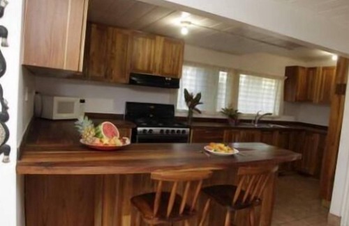 Barranca House | Sloth Room at Jane's Beach Resort