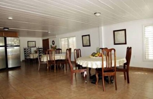 Barranca House | Sloth Room at Jane's Beach Resort