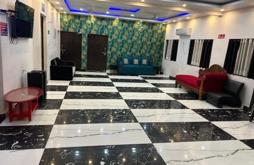 Gomti Nagar House | SM Guest House