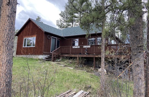 Deadwood Cabin | Smack dab in the middle of the Black Hills
