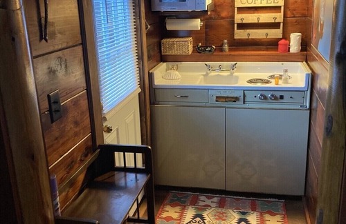 Clayton House | Small cozy log cabin sleeps two, where nature abounds near the Tallulah River