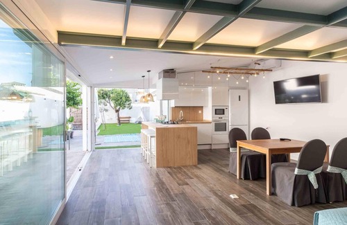 Atarfe Villa | Small house with garden and pool