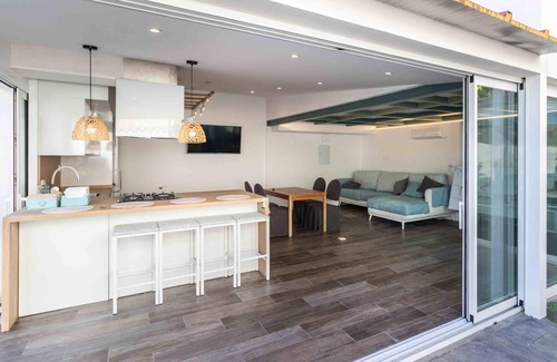 Atarfe Villa | Small house with garden and pool