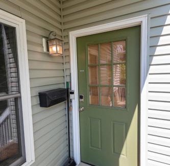 Oberlin House | Small Suite STEPS from Oberlin