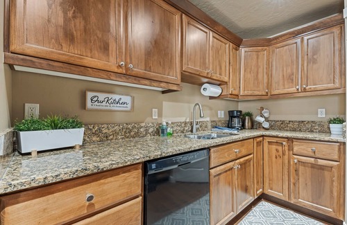 Caldwell House | Smart Comfort 2b/2b near College of Idaho and YMCA