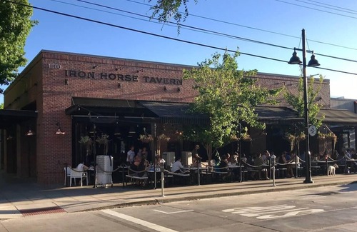 Southeastern Sacramento House | Smart, Eclectic ART HOUSE near the beat.