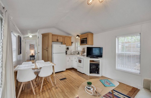 Monteagle Cottage | Smarter than the Average Stay at the Yogi Cottage!