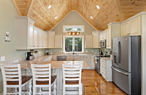 Lake Lure House | SMITH TREEHOUSE LAKE LURE: CLOSE TO ASHEVILLE AND TYRON WITH KILLER VIEWS