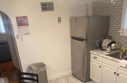 University City House | Smoke Free!The Rock House Bnb, StL. Centrally Located + Park. 8 person Max!