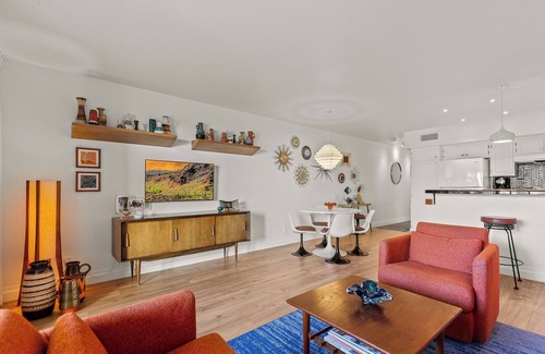 Twin Palms Condo | Smoketree Original: Contemporary Condo Next to Smoke Tree Shopping Center