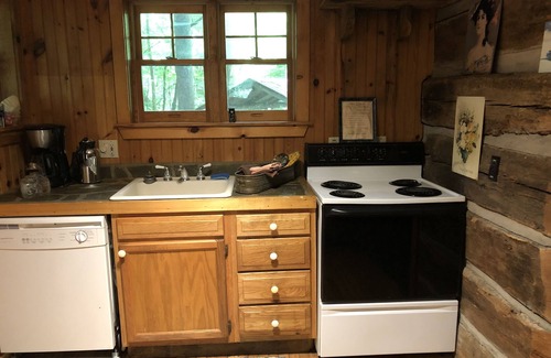 Sevierville Cabin | Smokey Mtn. Romantic Handcrafted Cabins