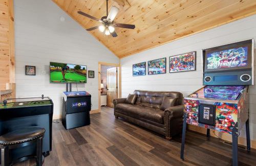 Pigeon Forge House | Smoky Bear Splash Top Rated Private Pool Cabin with Hot Tub, Mtn Views, Arcade Games, Excellent Location