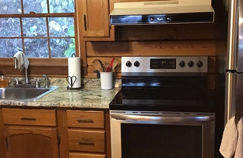 Bryson City Cabin | Smoky Mt. Views - Hot Tub - Easy Access Cabin - Private - Dog Friendly - Fenced