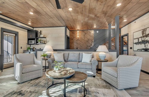 Sevierville Cabin | Smoky Mtn 5BR Cabin | Private Pool, Theater, Game Room | Family-Friendly