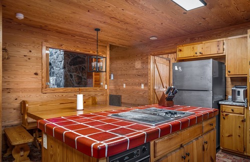 Fort Payne Cabin | Snail’s Pace South-6br/3.5 bath