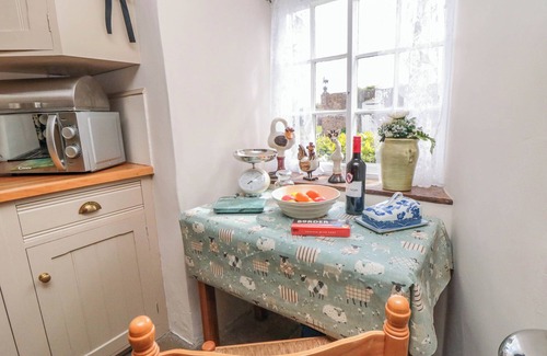 Bedale House | SNAPE CASTLE UNDER CROFT AND GARDENS, pet friendly in Bedale