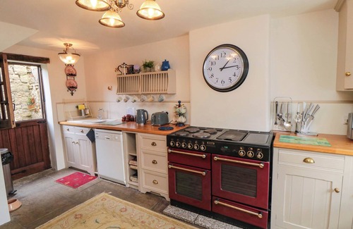 Bedale House | SNAPE CASTLE UNDER CROFT AND GARDENS, pet friendly in Bedale