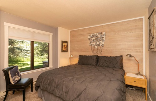 Sun Valley Condo | Snow Creek Condo with 2 Bedrooms, 2 Bathrooms and expanded ground level patio !!