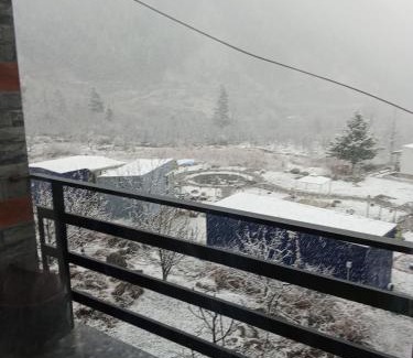 Burwa Hotel | Snow View