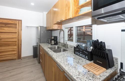 Antoneys Cay Apartment | Snowbird Family Friendly Ready Stay in West End