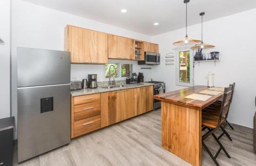 Antoneys Cay Apartment | Snowbird Family Friendly Ready Stay in West End