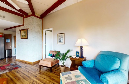 Sky Valley Cabin | Snowbird-friendly cabin with amazing mountain views, porch & central AC