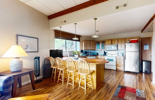 Sky Valley Cabin | Snowbird-friendly cabin with amazing mountain views, porch & central AC