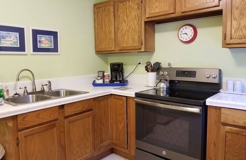 Gulf Shores Cottage | Snowbirds welcome! Dog friendly and fenced yard