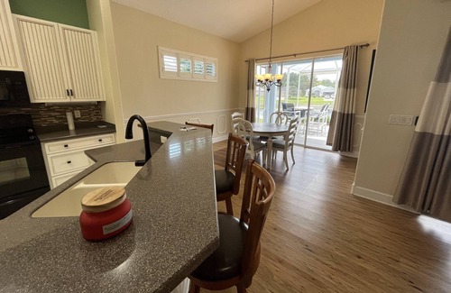 Weeki Wachee House | Snowbirds Welcome! - Glen Lakes Golf Community Home w/Pond Views, Clubhouse, Pool, Tennis!