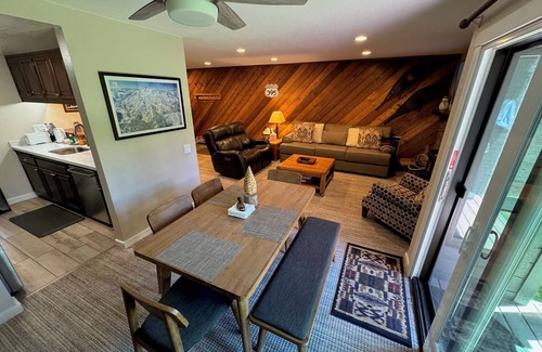 Mammoth Lakes Condo | Snowcreek, in the meadow!