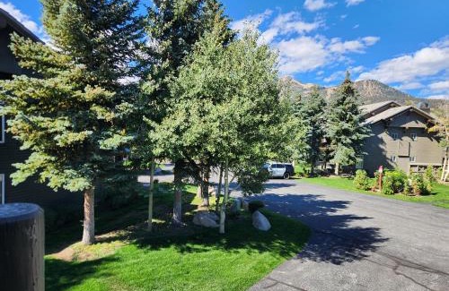 Mammoth Lakes House | Snowcreek Resort Vacation Rental 934