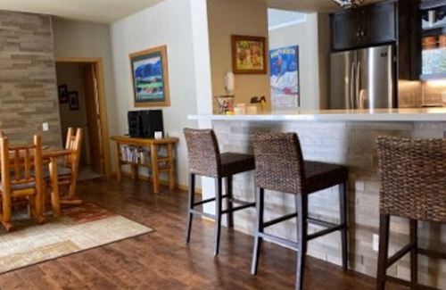 Mammoth Lakes House | Snowcreek V 2 Bedroom 2 Bath Cozy 5 ⭐️ Mountain Retreat!