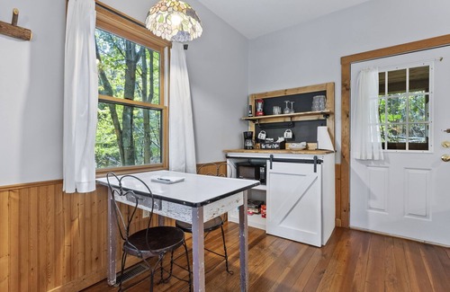 Logan Cottage | Snowdrop Cottage at The Inn & Spa at Cedar Falls