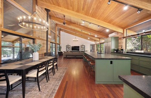 Apple Hill House | Snowline Lodge with Indoor Pool, Pickleball, Hot Tub and Disc Golf!