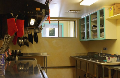 Arroyo Seco Cabin | SnowMansion Taos Adventure Lodge