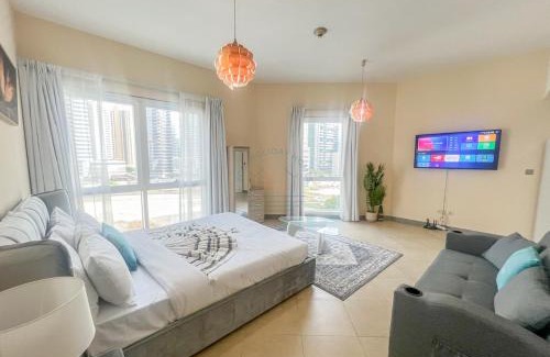 Barsha Heights Apartment | Snug Studio With City Views, Perfect For Couples