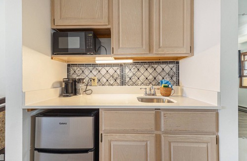 Ludington Hotel | Snyder's Shoreline Inn