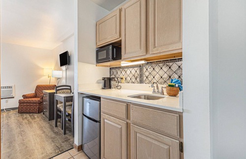 Ludington Hotel | Snyder's Shoreline Inn