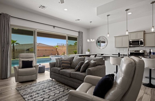 Mesquite House | Soak and Swim Mountain Views by J and Amy 992400