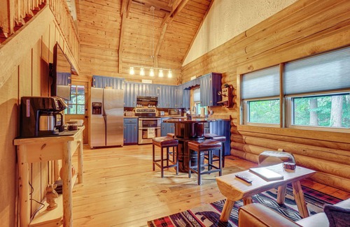 Cleveland Cabin | Soak in Hot Tub, Explore Outdoors: Cleveland Cabin