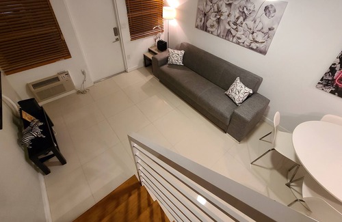 West Avenue Apartment | SOBE DUPLEX WHERE THE LOCALS LIVE