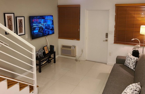 West Avenue Apartment | SOBE DUPLEX WHERE THE LOCALS LIVE